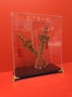 带激光雕刻的亚克力展示盒 带激光雕刻的亚克力展示盒