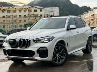 BMW X5 3.0 XDRIVE 45E WHITE | DAY | WEEKLY | MONTHLY | PERMIUM SUV | PANORAMIC SUNROOF | AIR SUSPENSION | APPLE CARPLAY | AWD DRIVE |
