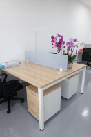Modern Office Workstation with Partition   Meja Pejabat Berkongsi Kemas & Profesional  Ideal for Corporate Office, Staff Workspace & Open Office Layout  Pembekal Perabot Pejabat Malaysia (Penang, KL, Selangor & Nationwide)