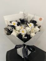 Black & White Soap and Preserved Flowers Bouquet Black & White Soap and Preserved Flowers Bouquet