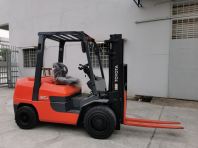 Toyota 8FD25 Forklift Rental