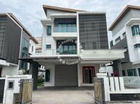 [FOR SALE] 3 Storey Detached House At Taman Naluri Emas, Seberang Jaya