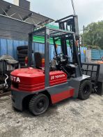 Toyota 5 Series 2.5 Ton Diesel Forklift (Refurbished) Toyota 5 Series 2.5 Ton Diesel Forklift (Refurbished)