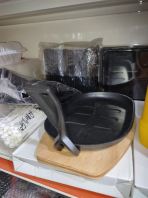 Iron Hot Plate with Wooden Tray