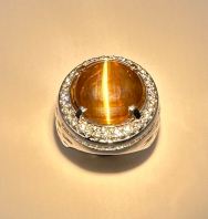 Yellowish Orange Unheated 25.69ct Cat��s Eye Chrysoberyl Ring