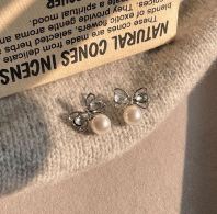 CUTE SMALL BOW RIBBON DIAMOND PEARL EARRINGS ������ԼС���������������