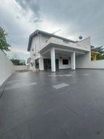 Taman Kolam Air House For Rent