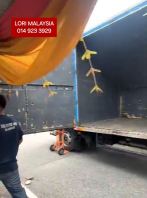 12 wheel lorry