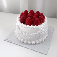 Classic Strawberry Vintage Cake