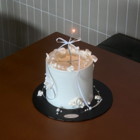 Elegant White  Petals Cake Design Flower