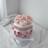 Fondant Ribbon with Fresh Roses Cake Design