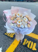 Soft Champagne Bouquet