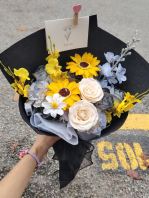2026 Black Graduation Bouquet