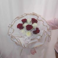 Mix red and white fresh roses bouquet