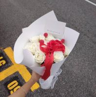 RED MIX WITH WHITE SOPA FLOWER BOUQUET