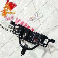 BDK-H3318-00 Yamaha Original 135LC FI V8 (3807) Front Signal Holder Bracket Lampu Depan Dada Stay Flasher 1