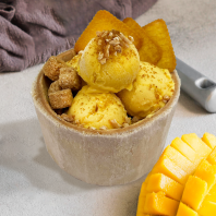 Ais Krim Mangga (dengan isi) dengan Tempurung dan Toppings Ais Krim Mangga (dengan isi) dengan Tempurung dan Toppings
