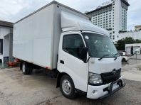USED HINO XZU720 BOX VAN ALUMINIUM 16.8ft YEAR MAKE 2011 GREEN ENGINE DIESEL