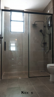 SHOWER SCREEN WITH SLIDING DOOR
