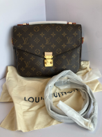Louis Vuitton Pochette Metis Classic Monogram