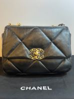 Preloved Like New CHANEL 19 Quilted Black Leather Shoulder Bag (S260523-03)