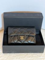 Preloved Excellent Chanel Classic Flap Card Holder in black quilted caviar leather with gold-tone hardware (S260514-03)