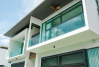 Tempered Glass Railing at Horizon Hill JB