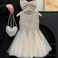 Ůͯ�����������ɫ