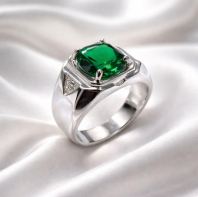 Men��s Gemstone Silver Ring with Green Gemstone
