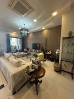 2.5 Storey Terrace House/ Superb Location/Lift Provision