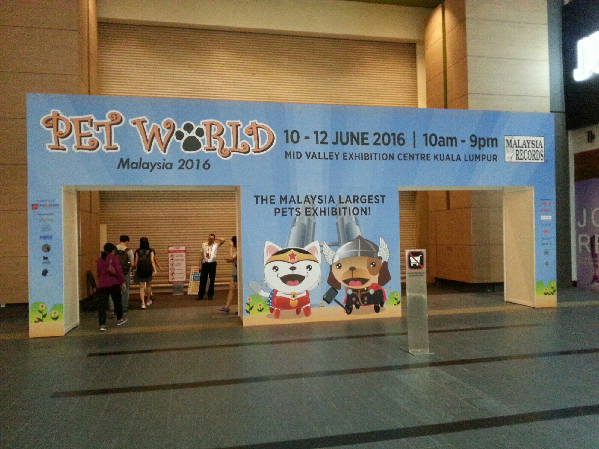 pet world mid valley